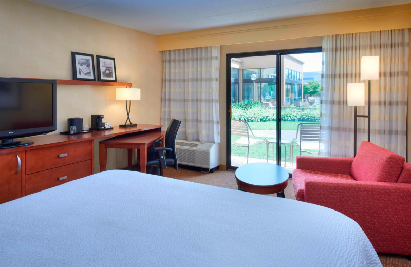 Guest room at Courtyard by Marriott Detroit Troy.