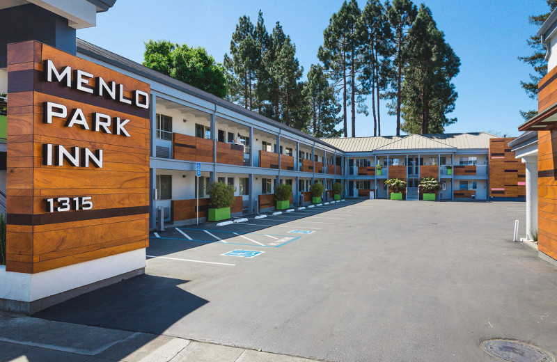 Exterior view of Menlo Park Inn.