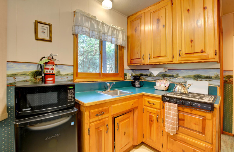 Guest kitchen at Morrison's Rogue River Lodge.