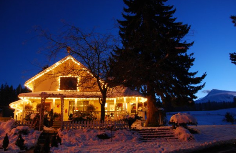 Exterior view of Mt Hood Bed & Breakfast.