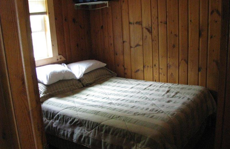Cabin bedroom at Viewpoint Lodge.