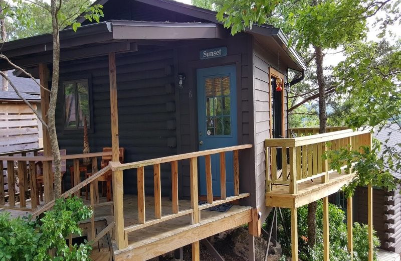 Exterior view of Arkansas White River Cabins.
