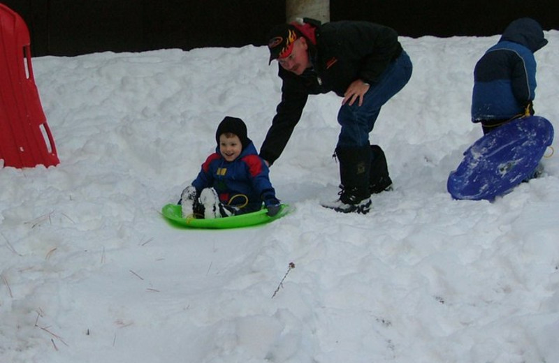 Family sledding at Lone Wolf Cabins and Getaway.