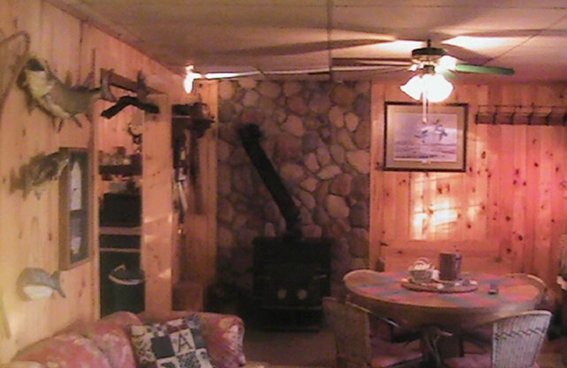 Living room at Rusk Lodging.