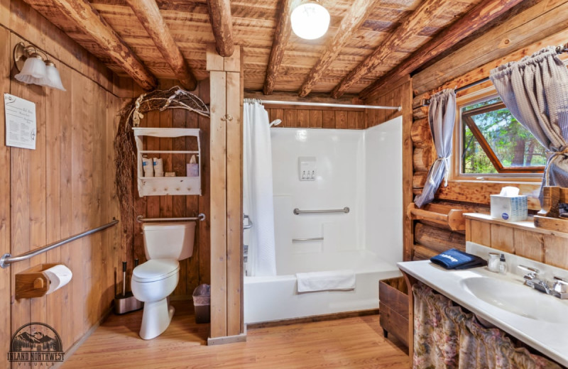 Syringa Cabin bathroom at Red Horse Mountain Ranch.