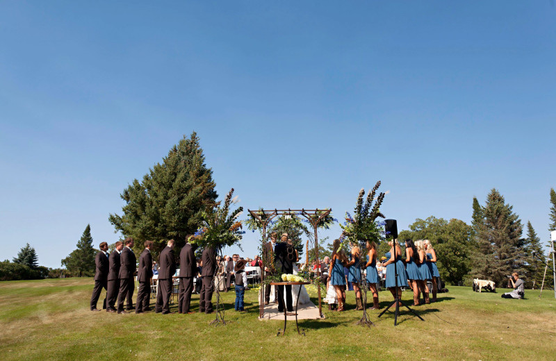Wedding ceremony at Fair Hills Resort.