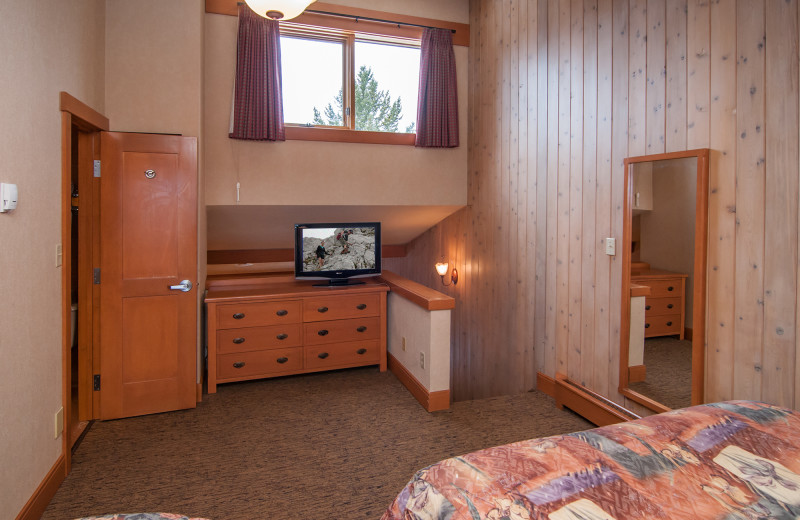 Guest bedroom at Hidden Ridge Resort.