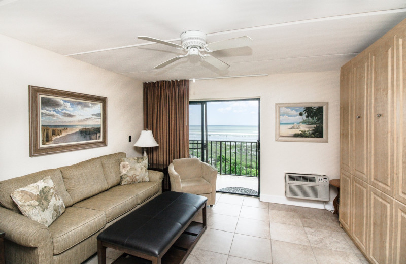 Guest living room at Beacher's Lodge Oceanfront Suites.