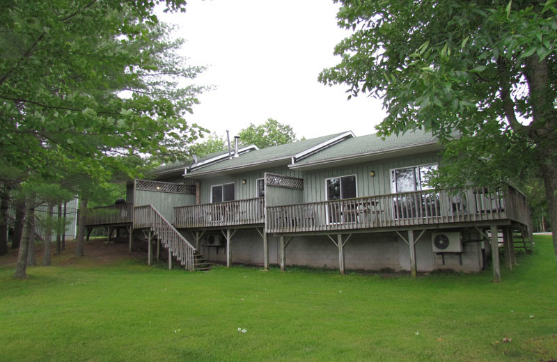 Exterior view of Pine Vista Resort.