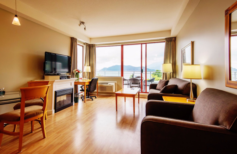 Guest living room at Harrison Beach Hotel.