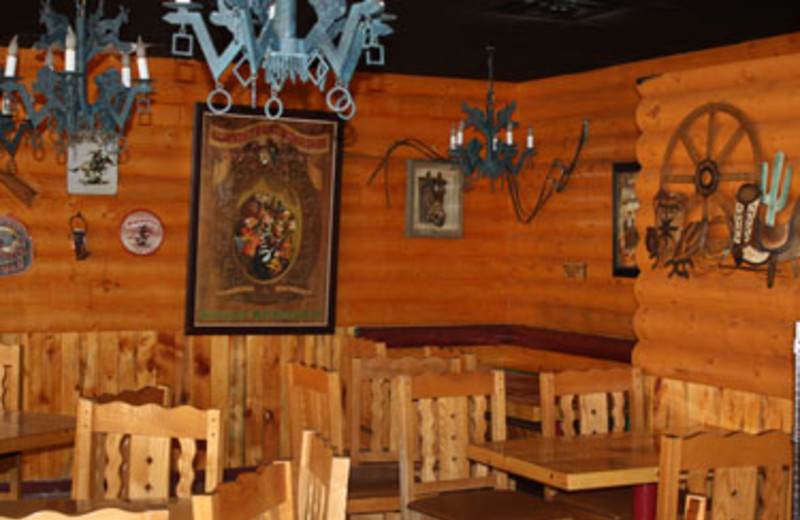 Dining room at Bumbleberry Inn.