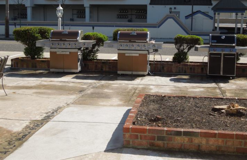 Patio view of Diamond Crest Motel.