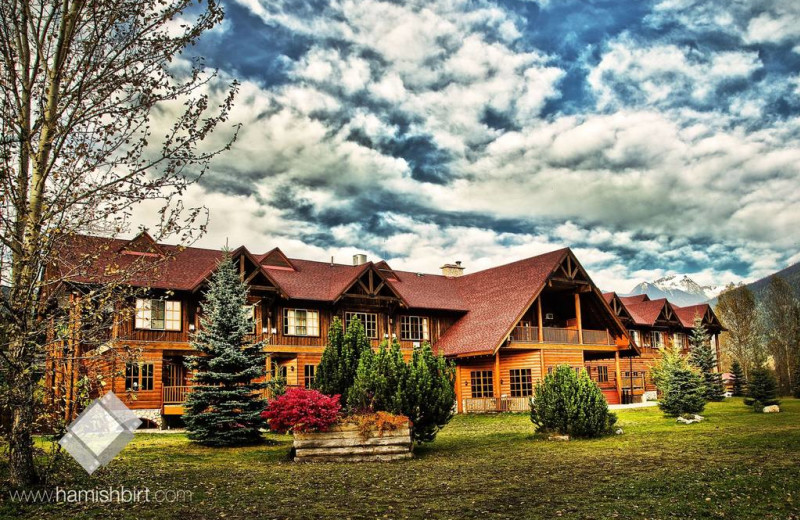 Exterior view of Glacier House Resort.