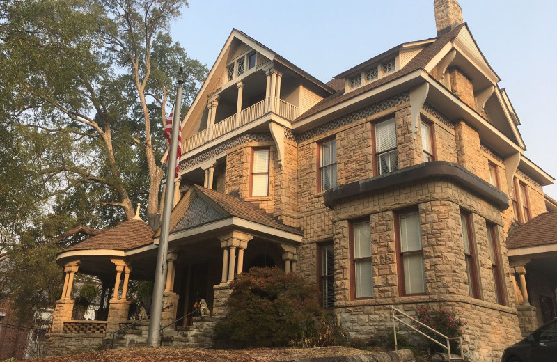 Exterior view of Mayors Mansion Inn Bed and Breakfast.