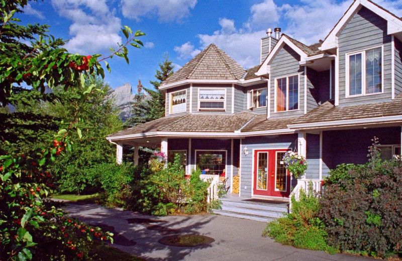 Exterior view of Lady Macdonald Country Inn.