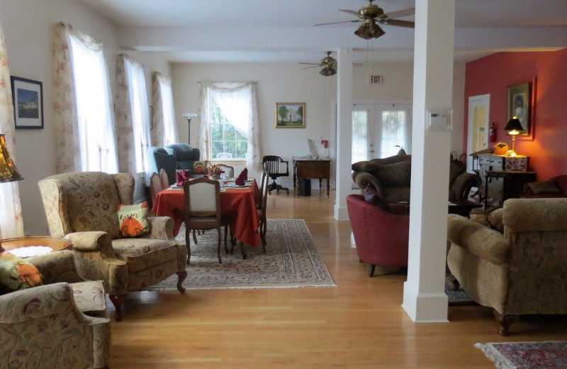 Interior at Rosemont Inn Bed 