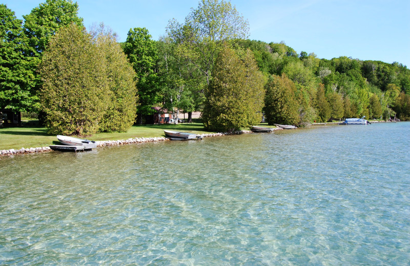 Exterior view of Fisher's Lakeside Cottages.