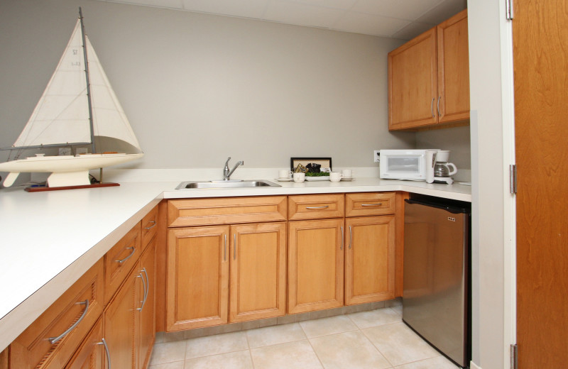 Guest kitchen at Bay Pointe Inn Lakefront Resort.