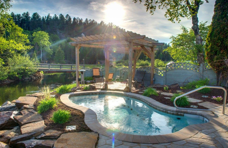 Hot tub at Auberge Du Vieux Moulin.