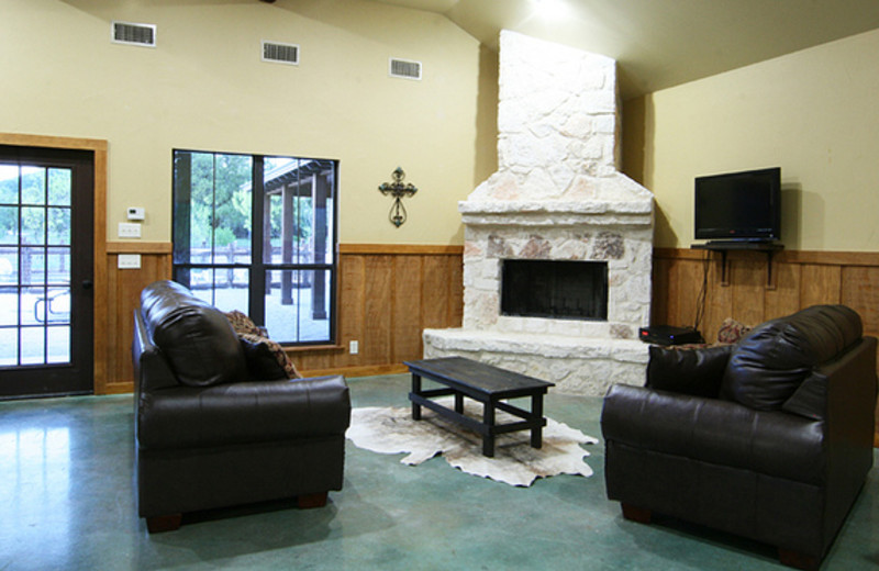 Lodge living room at Neal's Lodges.