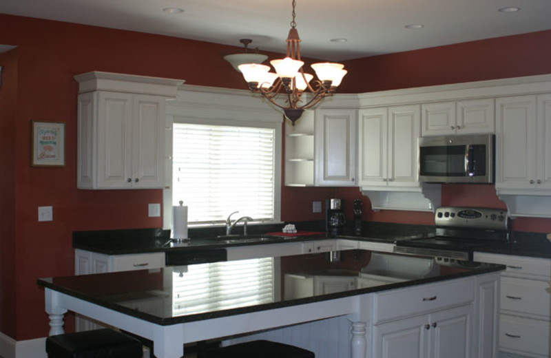 Cottage kitchen at Sheepscot Harbour Village & Resort.