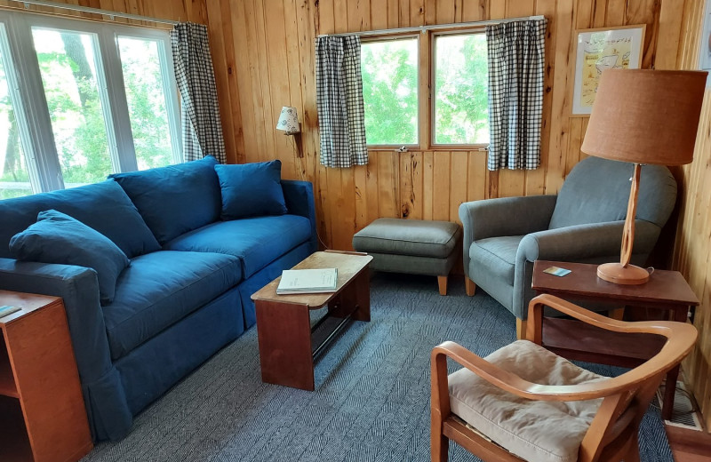 Cottage living room at Woodlawn Resort.