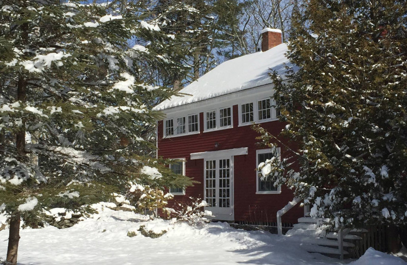 Cottage exterior at Harborfields Waterfront Vacation Cottages.