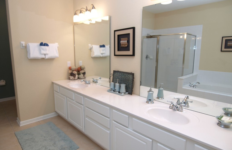 Vacation rental bathroom at Casiola Vacation Homes.