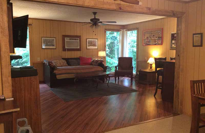 Cabin living room at Berry Creek Cabins.