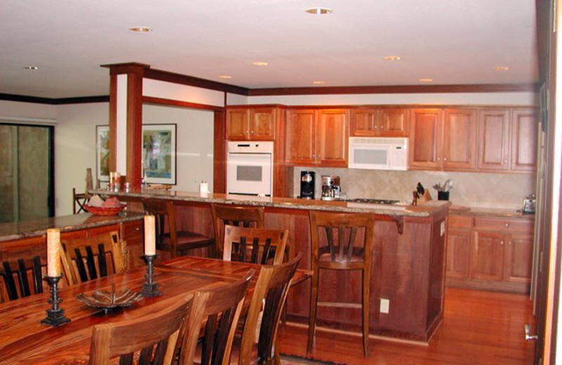 Vacation rental kitchen at Chinquapin.