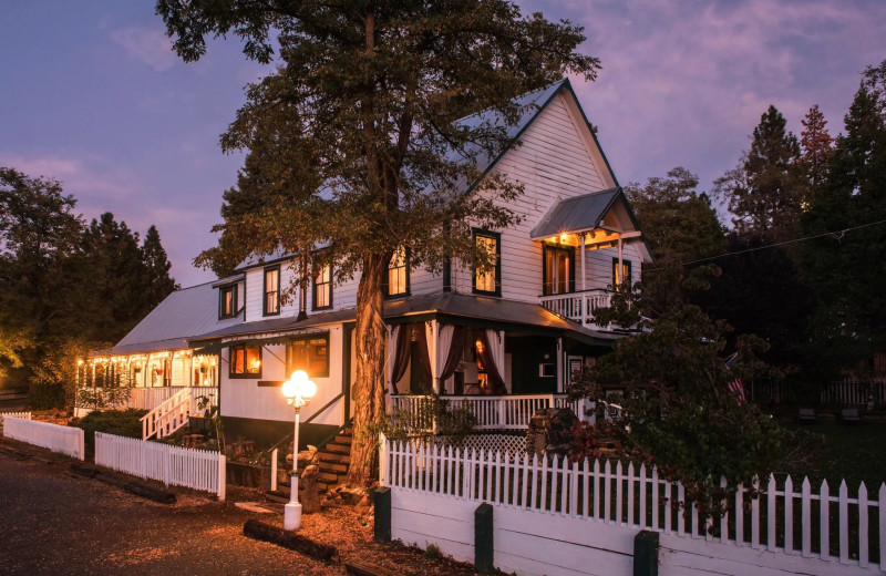 Exterior view of Avery Hotel.