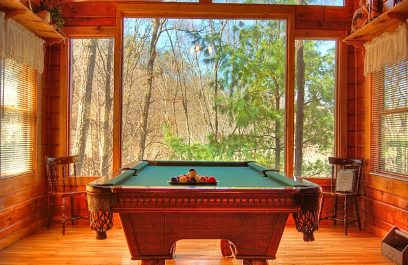 Cabin billiards table at American Mountain Rentals.