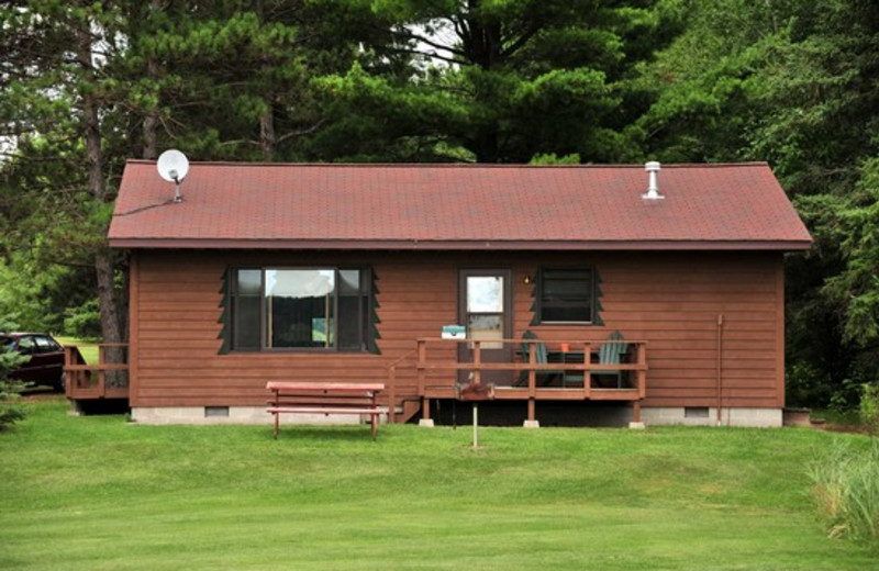 Exterior cabin view at Agate Lake Resort.