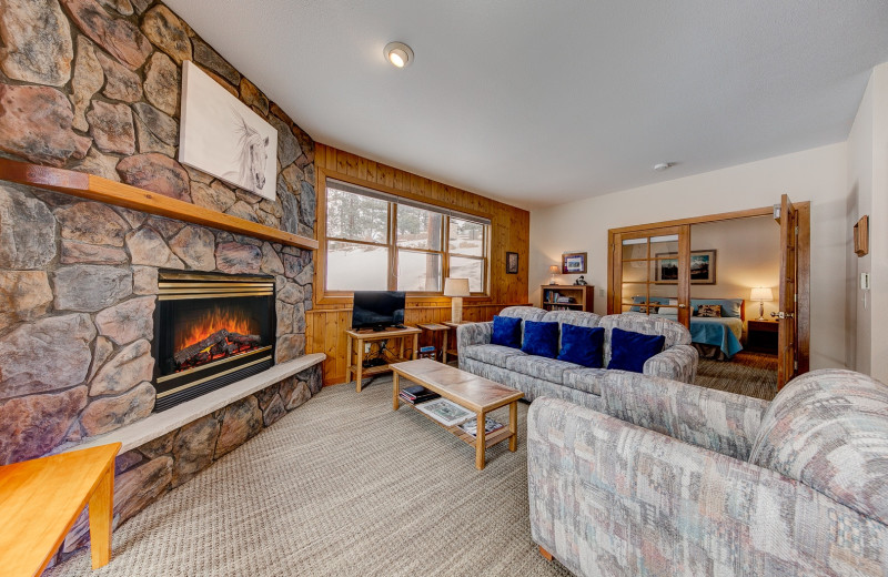 Guest living room at Black Canyon Inn.