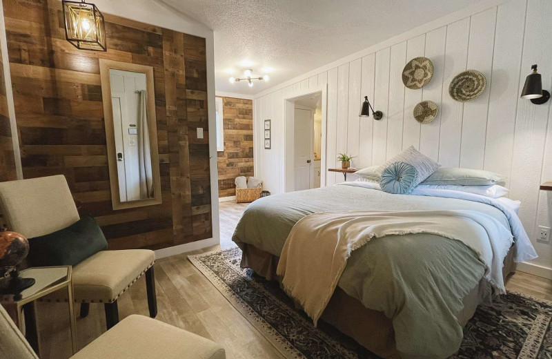 Guest room at Emerald Valley Inn.