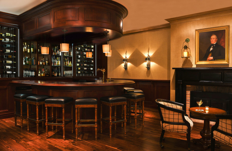 Dining near The Inns of Aurora.