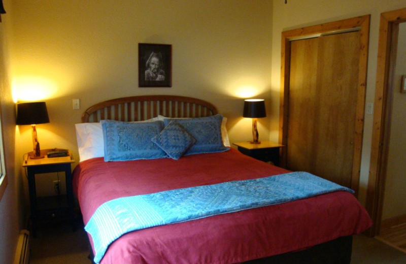 Guest bedroom at Bristlecone Lodge.