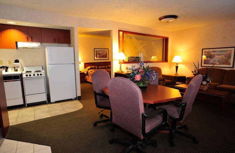 Guest room at Shilo Inn - Portland / Rose Garden.