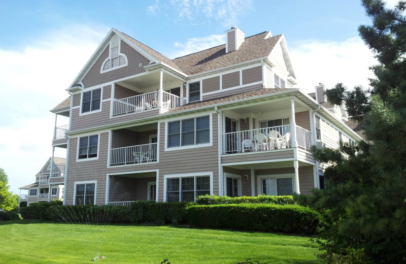 Exterior view of Bridgeport Waterfront Resort.