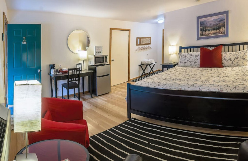 Guest room at Green Springs Inn