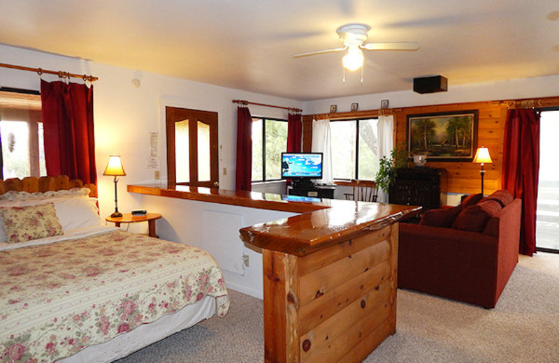 Guest room at Sierra Mountain Lodge.