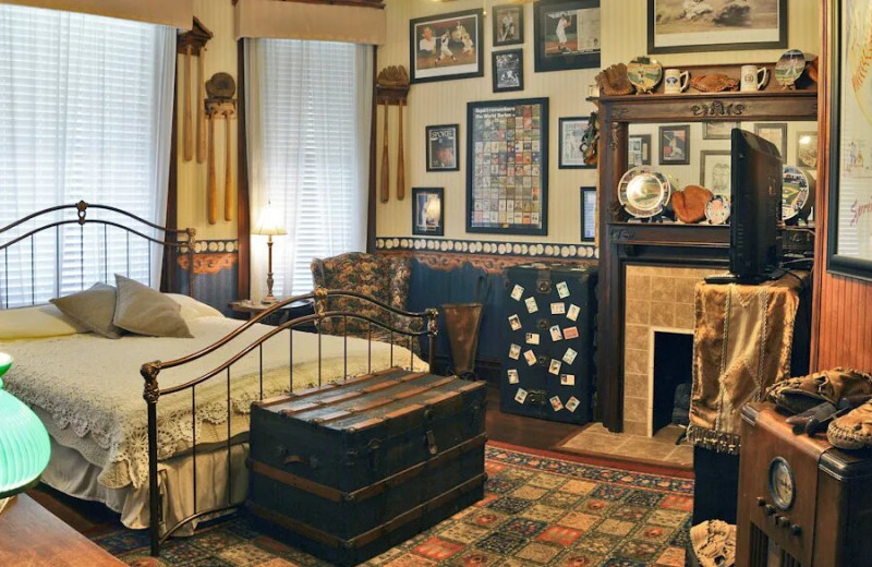 Guest room at Mc Farlin Bed 