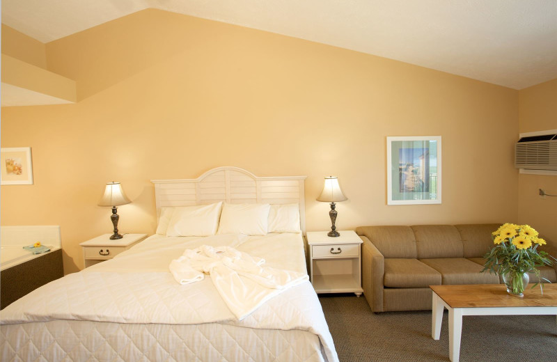 Guest room at Pointes North.