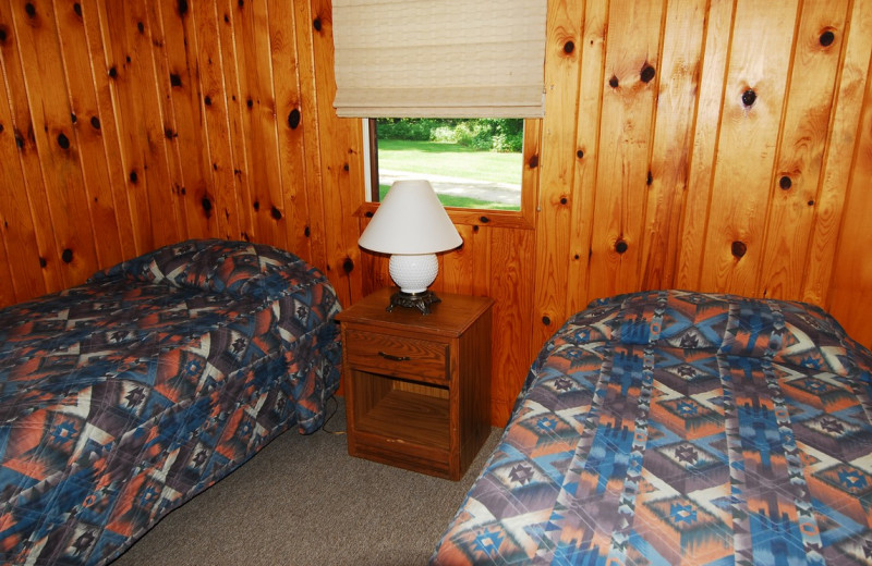 Cabin bedroom at Geiger's Trails End.