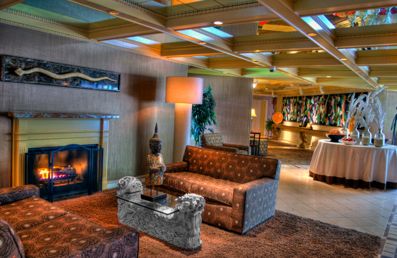 The lobby at Ascend Hotel Collection-The Woodlands Inn.
