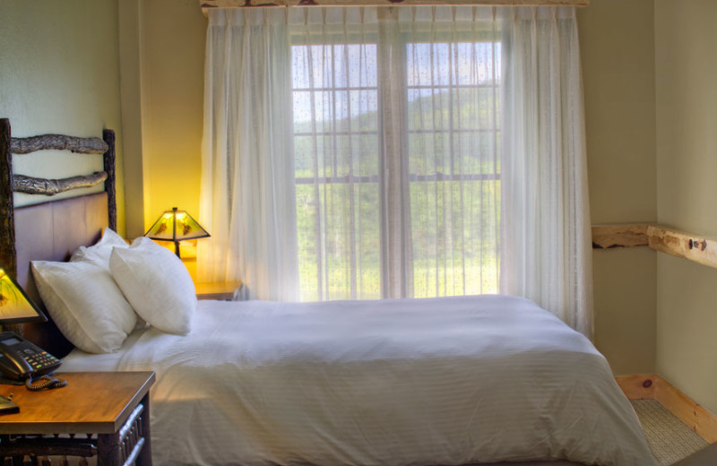 Guest bedroom at Hope Lake Lodge & Indoor Waterpark.