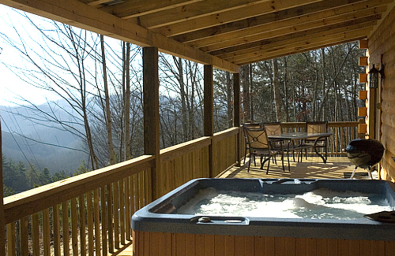 Cabin jacuzzi at Rock Creek Cabins.