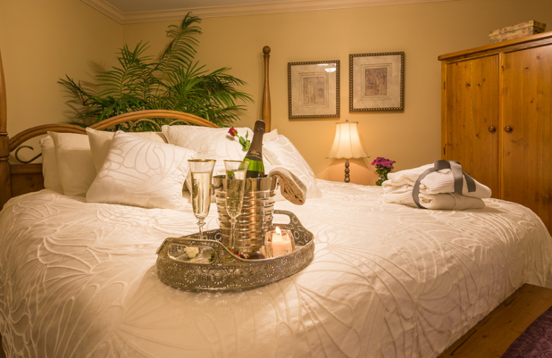 Guest room bed at A Vista Villa Couples Retreat.