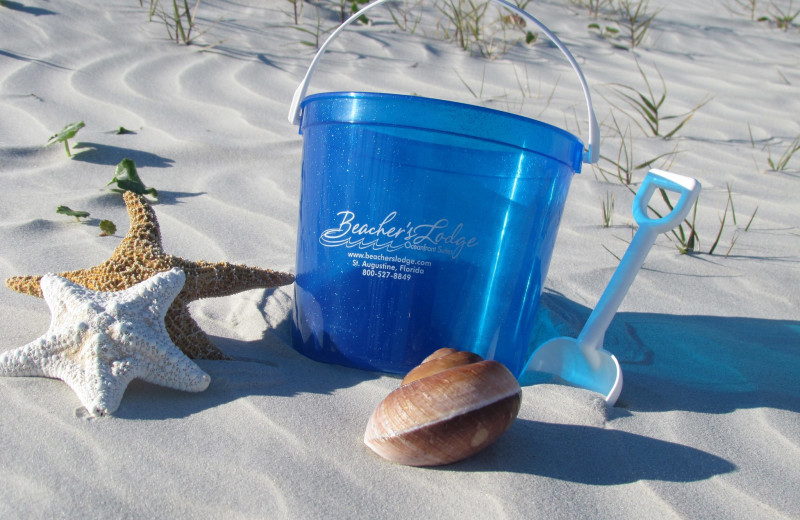 Beach at Beacher's Lodge Oceanfront Suites.