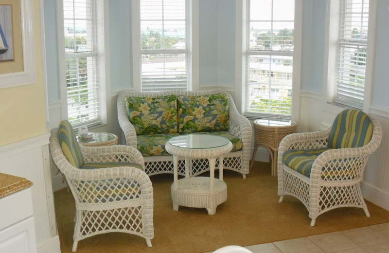 Guest sitting area at Edison Beach House.